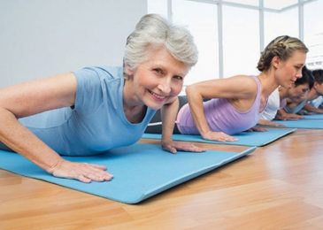 Chăm sóc sức khỏe tuổi trung niên bằng phương pháp tập yoga