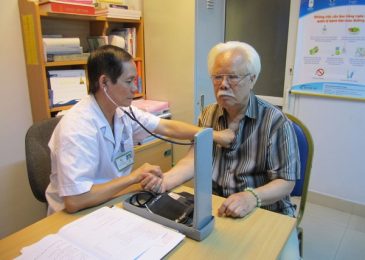 Chắm sóc sức khỏe người cao tuổi dựa vào kiểm tra sức khỏe định kỳ