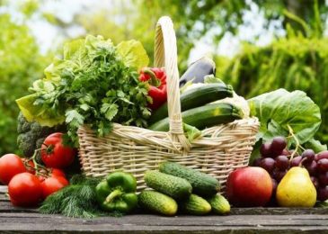 Ăn nhiều thực phẩm rau củ quả xanh để chăm sóc sức khỏe
